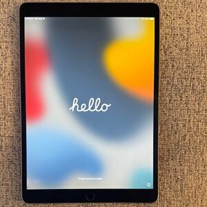Apple iPad Pro 2 (10.5”) Space Gray 64 GB Model A1701